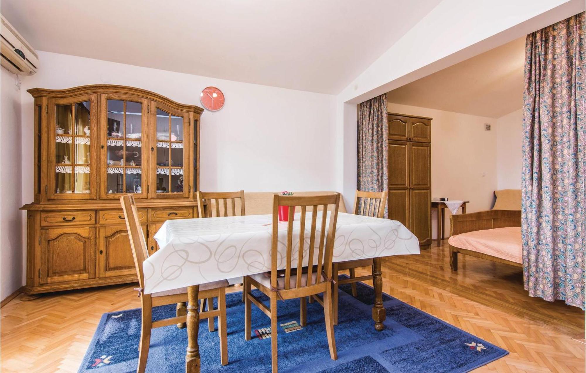 4 Bedroom Awesome Apartment In Starigrad 外观 照片
