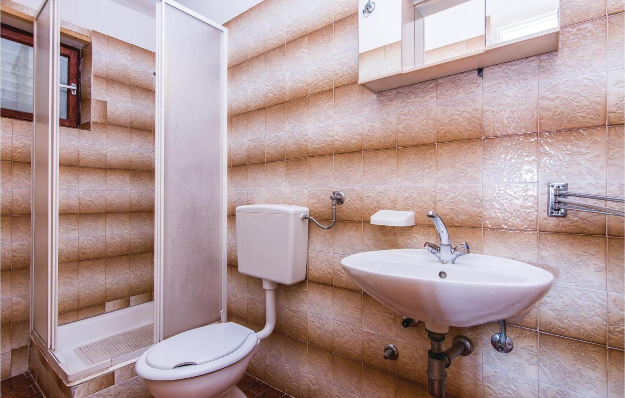 4 Bedroom Awesome Apartment In Starigrad 外观 照片