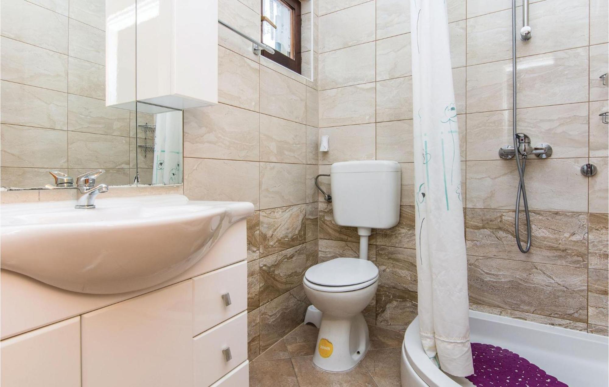4 Bedroom Awesome Apartment In Starigrad 外观 照片