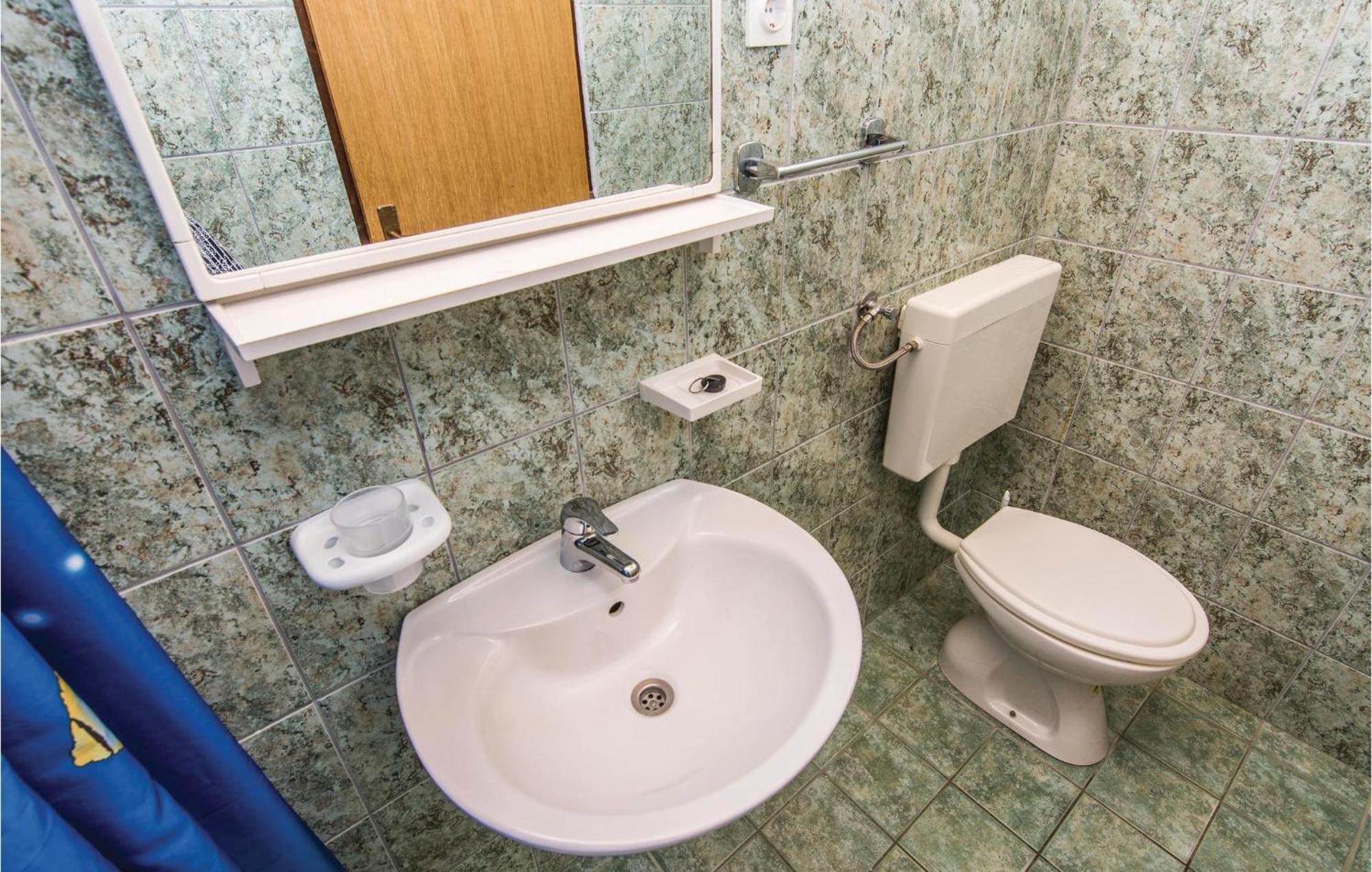 4 Bedroom Awesome Apartment In Starigrad 外观 照片