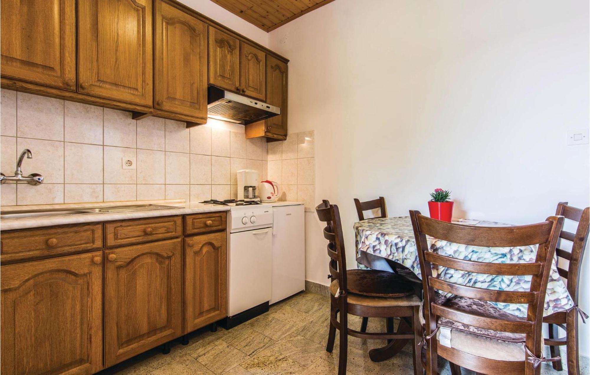 4 Bedroom Awesome Apartment In Starigrad 外观 照片