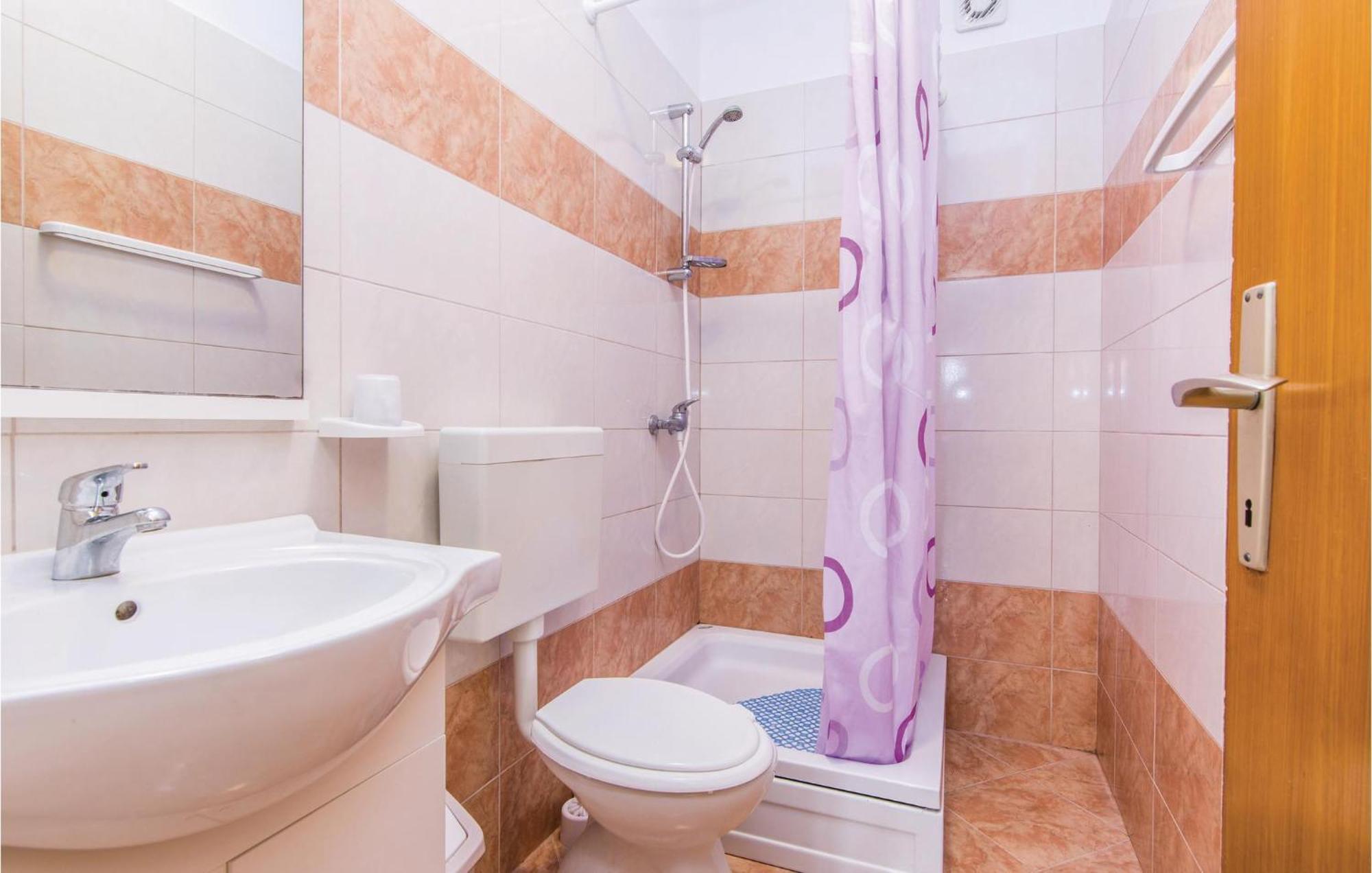 4 Bedroom Awesome Apartment In Starigrad 外观 照片