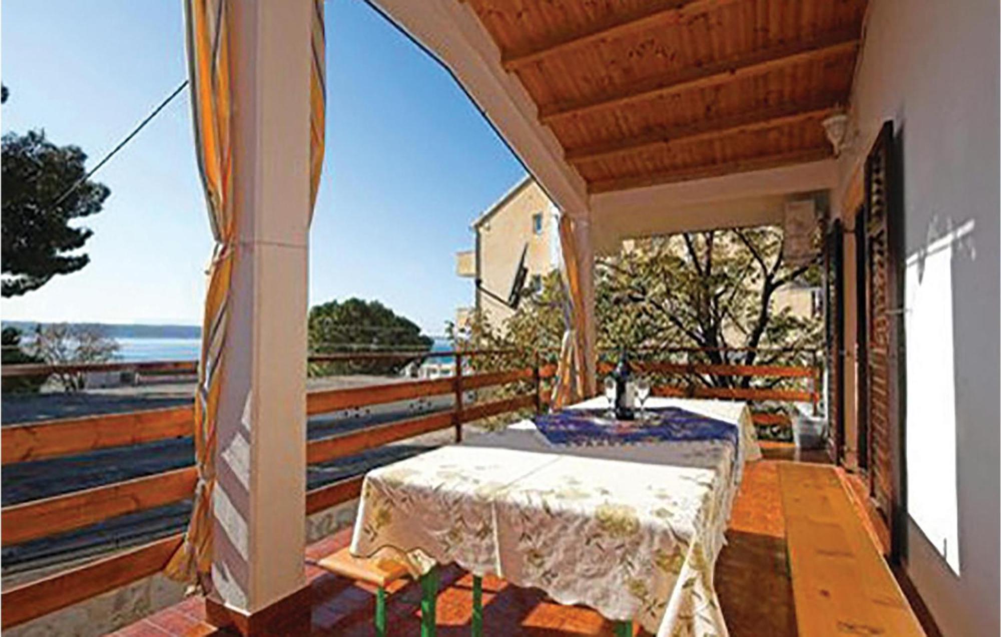 4 Bedroom Awesome Apartment In Starigrad 外观 照片